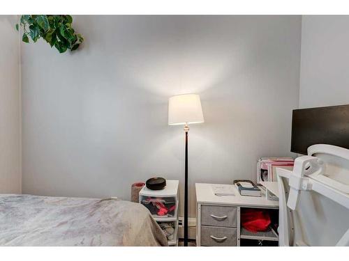 202-126 14 Avenue Sw, Calgary, AB - Indoor Photo Showing Bedroom