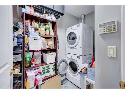 202-126 14 Avenue Sw, Calgary, AB - Indoor Photo Showing Laundry Room