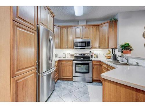 202-126 14 Avenue Sw, Calgary, AB - Indoor Photo Showing Kitchen With Stainless Steel Kitchen