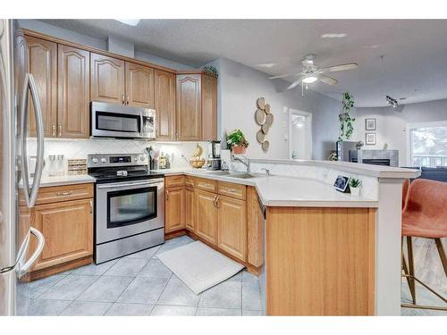 202-126 14 Avenue Sw, Calgary, AB - Indoor Photo Showing Kitchen With Stainless Steel Kitchen