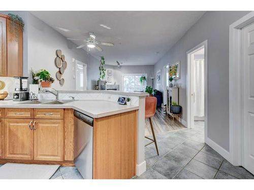 202-126 14 Avenue Sw, Calgary, AB - Indoor Photo Showing Kitchen