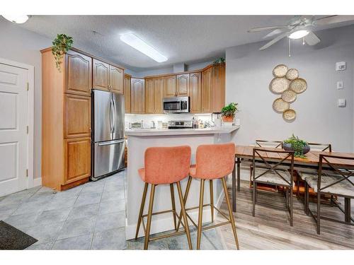 202-126 14 Avenue Sw, Calgary, AB - Indoor Photo Showing Kitchen