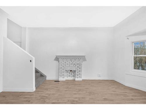 1022 18 Avenue Se, Calgary, AB - Indoor Photo Showing Other Room