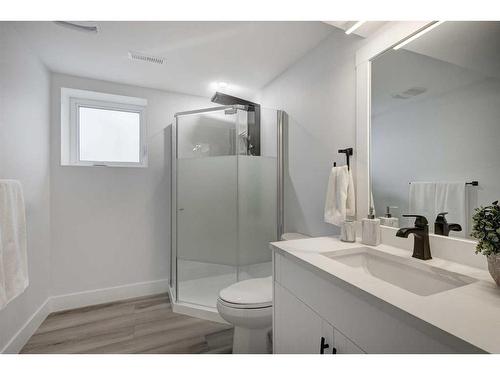 435 Queensland Road Se, Calgary, AB - Indoor Photo Showing Bathroom