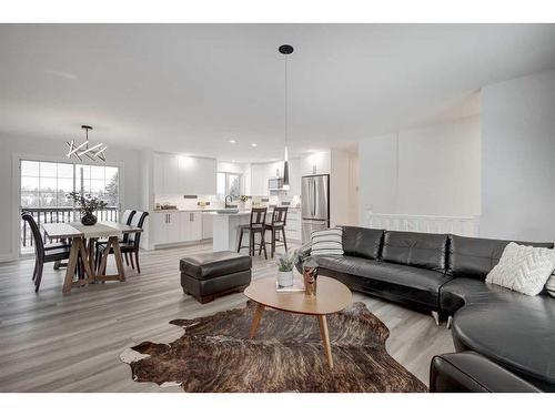 435 Queensland Road Se, Calgary, AB - Indoor Photo Showing Living Room