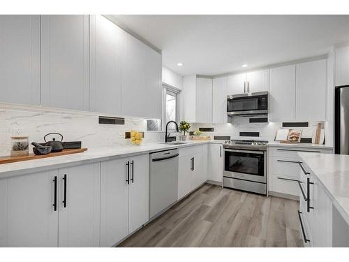 435 Queensland Road Se, Calgary, AB - Indoor Photo Showing Kitchen With Upgraded Kitchen