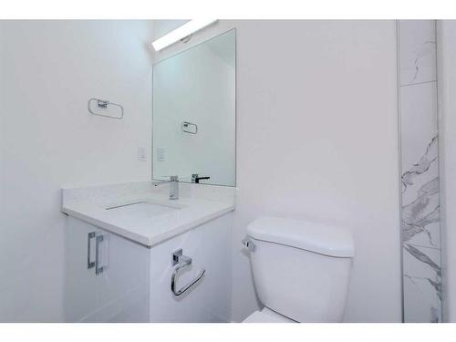 156 Lakewood Circle, Strathmore, AB - Indoor Photo Showing Bathroom