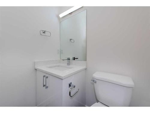 156 Lakewood Circle, Strathmore, AB - Indoor Photo Showing Bathroom