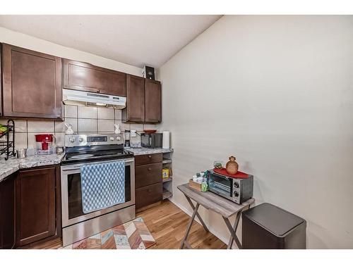 176 Laguna Close Ne, Calgary, AB - Indoor Photo Showing Kitchen