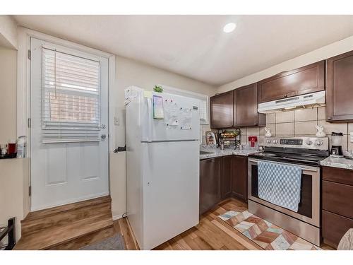 176 Laguna Close Ne, Calgary, AB - Indoor Photo Showing Kitchen