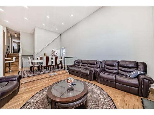 176 Laguna Close Ne, Calgary, AB - Indoor Photo Showing Living Room