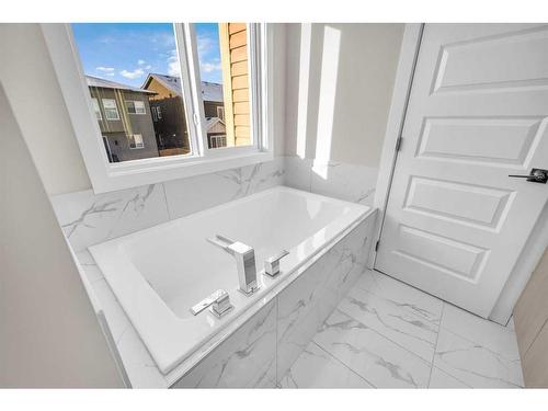 70 Sandpiper Bend, Chestermere, AB - Indoor Photo Showing Bathroom