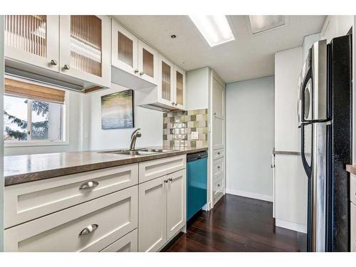 307-2011 University Drive Nw, Calgary, AB - Indoor Photo Showing Kitchen With Double Sink