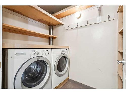 307-2011 University Drive Nw, Calgary, AB - Indoor Photo Showing Laundry Room