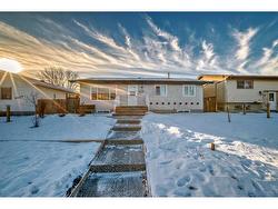 5919 4 Avenue NE Calgary, AB T3A 3Y1