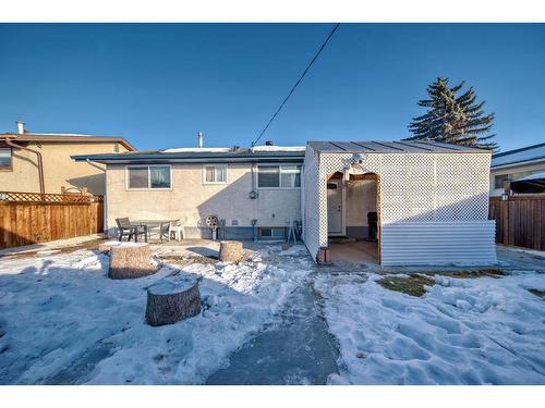 5919 4 Avenue Ne, Calgary, AB - Outdoor