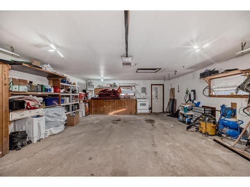 5919 4 Avenue Ne, Calgary, AB - Indoor Photo Showing Garage