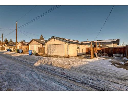 5919 4 Avenue Ne, Calgary, AB - Outdoor