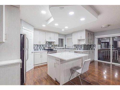 357 Martha'S Manor Ne, Calgary, AB - Indoor Photo Showing Kitchen