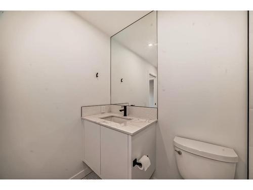 313-8445 Broadcast Avenue Sw, Calgary, AB - Indoor Photo Showing Bathroom