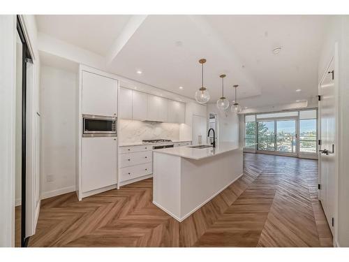 313-8445 Broadcast Avenue Sw, Calgary, AB - Indoor Photo Showing Kitchen With Upgraded Kitchen