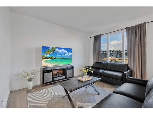 312 Heartland Way, Cochrane, AB - Indoor Photo Showing Living Room