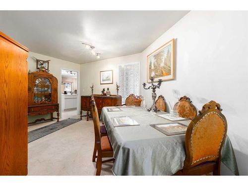 2219 Westmount Road Nw, Calgary, AB - Indoor Photo Showing Dining Room