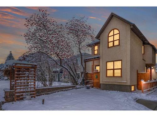 2219 Westmount Road Nw, Calgary, AB - Outdoor