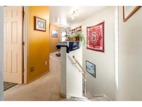 2219 Westmount Road Nw, Calgary, AB - Indoor Photo Showing Other Room