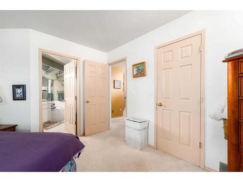 2219 Westmount Road Nw, Calgary, AB - Indoor Photo Showing Other Room