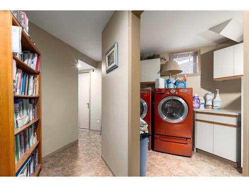 2219 Westmount Road Nw, Calgary, AB - Indoor Photo Showing Laundry Room