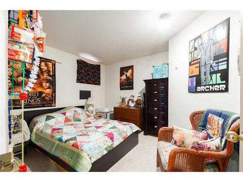 2219 Westmount Road Nw, Calgary, AB - Indoor Photo Showing Bedroom