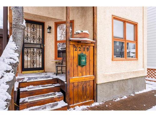 2219 Westmount Road Nw, Calgary, AB - 