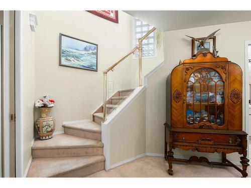 2219 Westmount Road Nw, Calgary, AB - Indoor Photo Showing Other Room