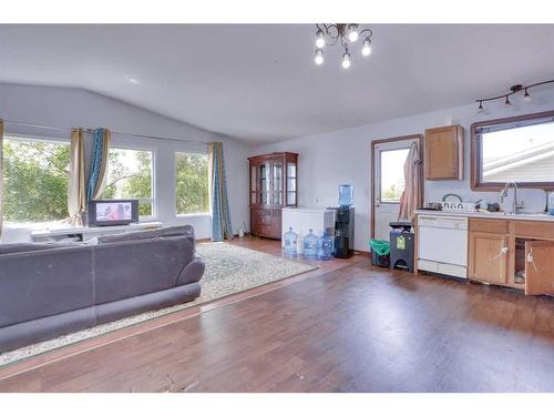 184 Upland Boulevard West, Brooks, AB - Indoor