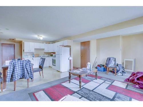 184 Upland Boulevard West, Brooks, AB - Indoor Photo Showing Living Room