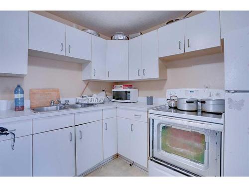 184 Upland Boulevard West, Brooks, AB - Indoor Photo Showing Kitchen With Double Sink