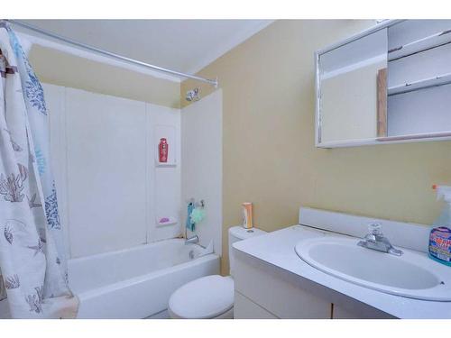 184 Upland Boulevard West, Brooks, AB - Indoor Photo Showing Bathroom