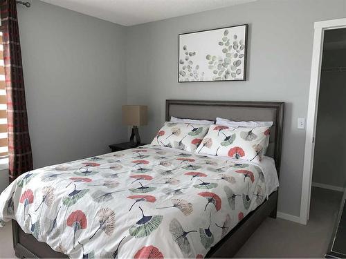 49 Royal Elm Mews Nw, Calgary, AB - Indoor Photo Showing Bedroom