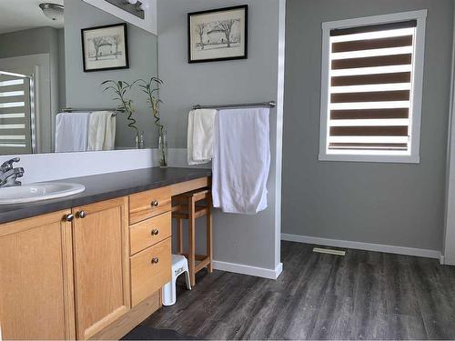 49 Royal Elm Mews Nw, Calgary, AB - Indoor Photo Showing Bathroom