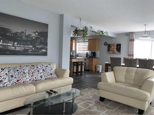 49 Royal Elm Mews Nw, Calgary, AB - Indoor Photo Showing Living Room