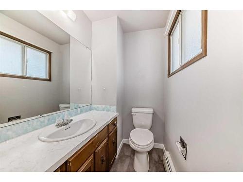 36 Anders Close, Red Deer, AB - Indoor Photo Showing Bathroom