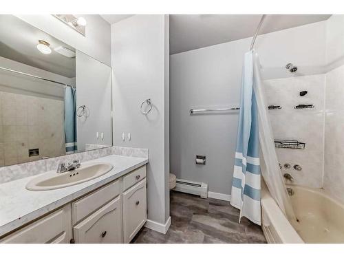 36 Anders Close, Red Deer, AB - Indoor Photo Showing Bathroom