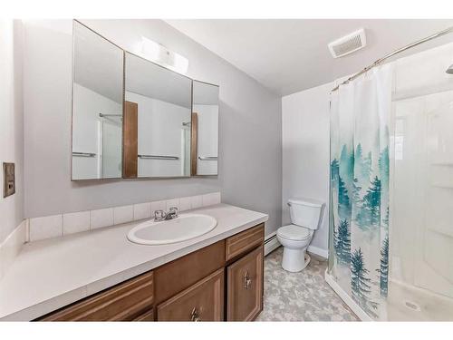 36 Anders Close, Red Deer, AB - Indoor Photo Showing Bathroom