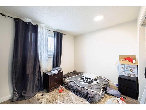 1323 Marlyn Way Ne, Calgary, AB - Indoor Photo Showing Bedroom