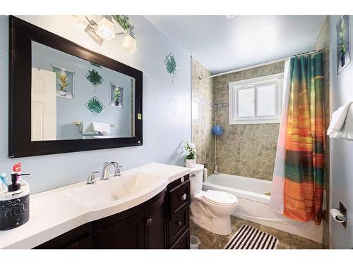 1323 Marlyn Way Ne, Calgary, AB - Indoor Photo Showing Bathroom