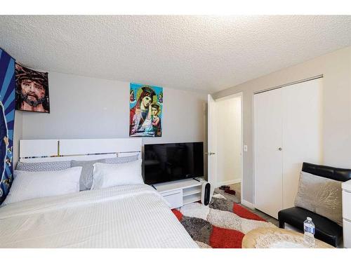 1323 Marlyn Way Ne, Calgary, AB - Indoor Photo Showing Bedroom