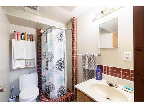 1323 Marlyn Way Ne, Calgary, AB - Indoor Photo Showing Bathroom