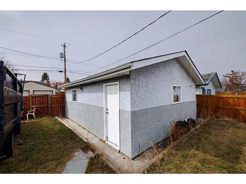 1323 Marlyn Way Ne, Calgary, AB - Outdoor