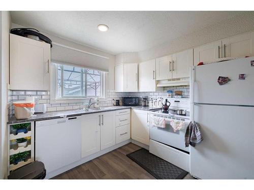 1323 Marlyn Way Ne, Calgary, AB - Indoor Photo Showing Kitchen